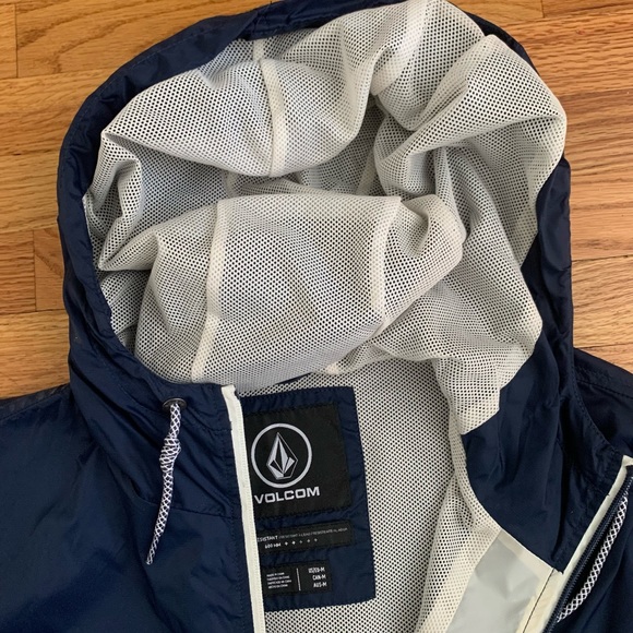 Men’s Volcom Navy and Cream Windbreaker Jacket - Picture 9 of 12
